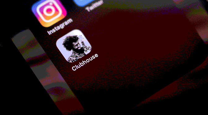 Smartphone mit Clubhouse-App
