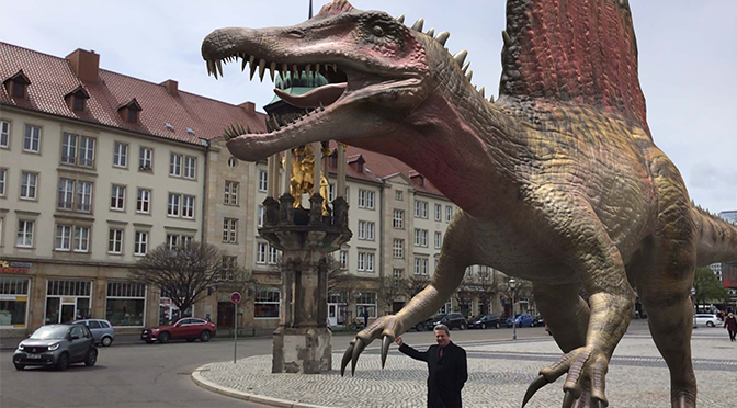 Der Oberbürgermeister in der Dino City Magdeburg