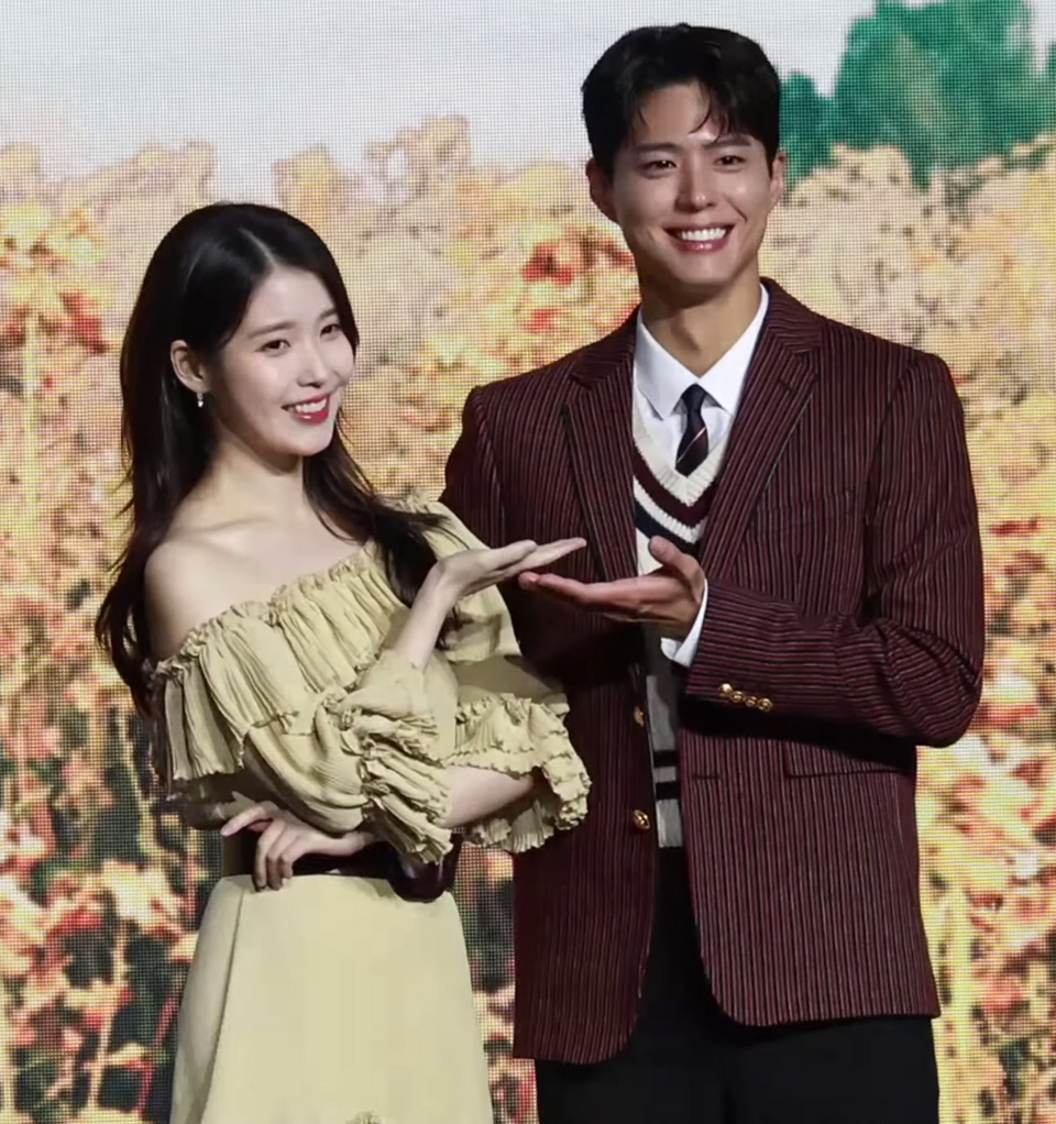 IU und Park Bo-gum aus "When Life Gives You Tangerines" 